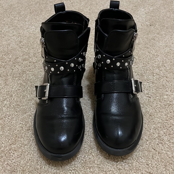 Boots - Picture 2 of 7